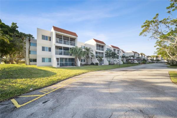 Racquet Club Village, 100 Lakeview Dr #202, Weston, Florida 33326, image 1