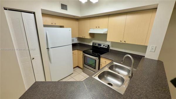 Emerald Isle At Laguna Lakes, 4241 San Marino Blvd #202, West Palm Beach, Florida 33409, image 1