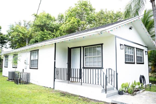 2160 NW 45th St, Miami, Florida 33142, image 1