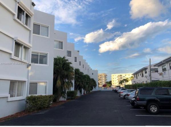 Rive Marseilles, Miami Beach, Florida 33141, image 2