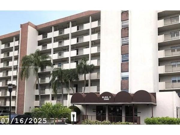 Hi-Greens Of Inverrary, 5900 NW 44th St #701, Lauderhill, Florida 33319, image 1