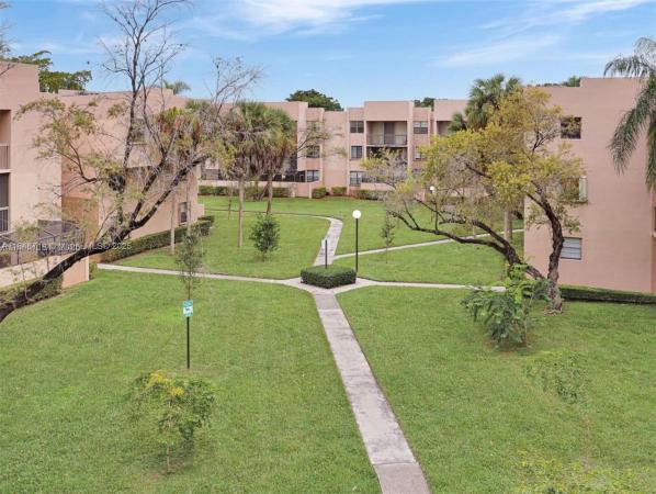 Gardens Of Kendall, 10425 SW 112th Ave #324, Kendall, Florida 33176, image 3