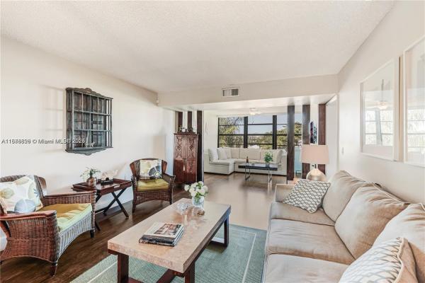 Whitehall 2 Of Pine Island Ridge, 1719 Whitehall Dr #406, Davie, Florida 33324, image 2