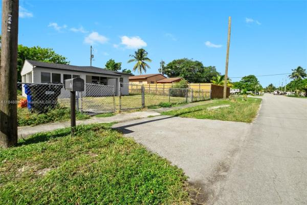 Seaboard Park, 410 NE 172nd St, North Miami Beach, Florida 33162, image 2