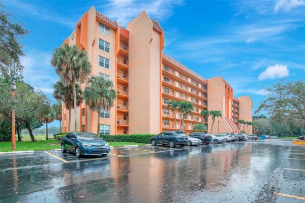 Rolling Hills Golf And Tennis Club, 3001 W Rolling Hills Cir #601, Davie, Florida 33328, image 1