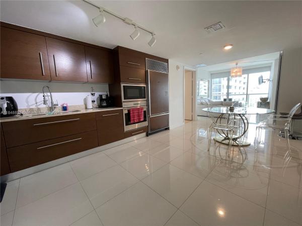 Icon Brickell Tower 3, 485 Brickell Ave #3711, Miami, Florida 33131, image 2