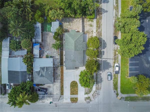 Pinewood Park, 801 NW 109th St, Pinewood, Florida 33168, image 2
