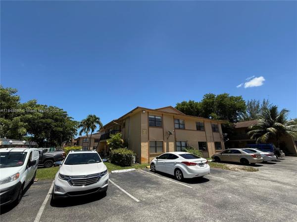 Lago Grande, 2530 W 67th Pl #23, Hialeah, Florida 33016, image 1