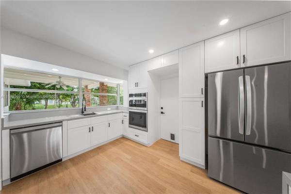 Kendale, 10420 SW 98th St, Kendall, Florida 33176, image 3