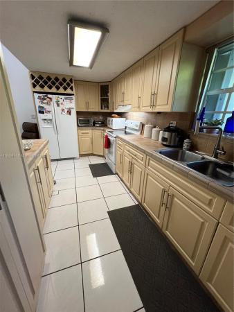 Lee Manor, 3101 SW 103rd Ct, University Park, Florida 33165, image 2
