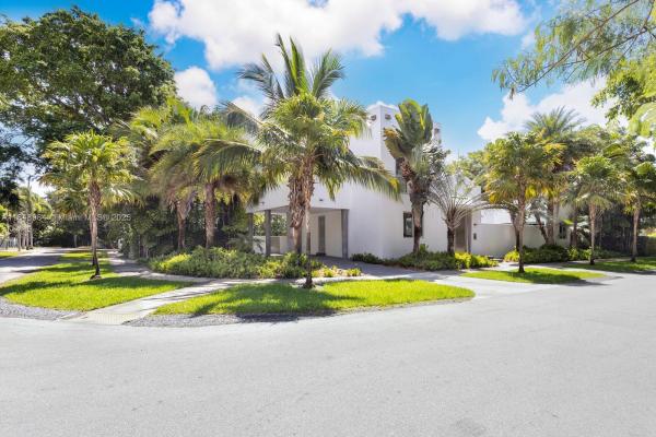 Rhodes, 3175 Washington St, Miami, Florida 33133, image 1