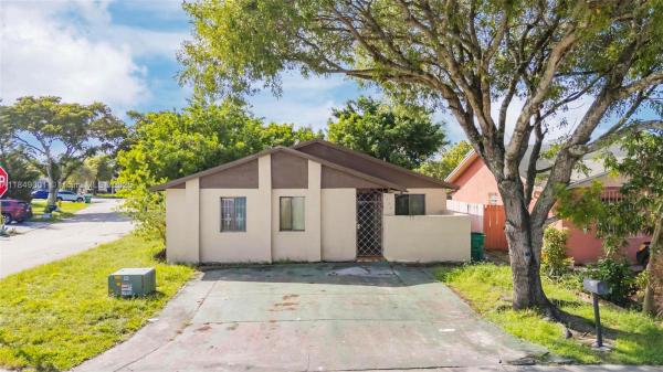 5114 NW 194th Ln, Miami Gardens, Florida 33055, image 1