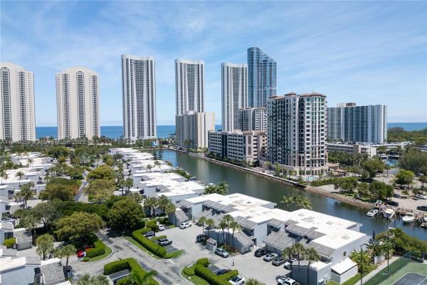 Poinciana Island Yacht & Racquet Club, 330 Poinciana Dr #1002, Sunny Isles Beach, Florida 33160, image 2