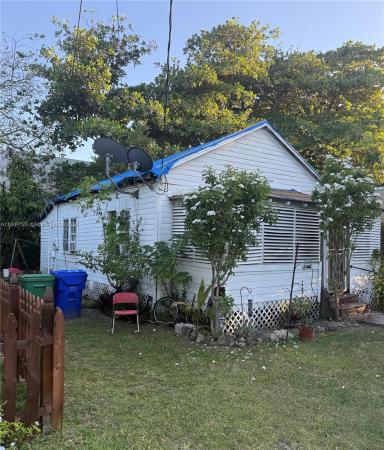 St Albans Park, 3748 Washington Ave, Miami, Florida 33133, image 1