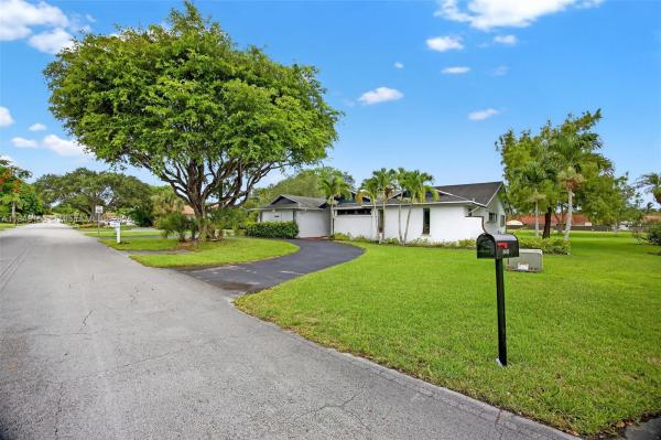Briar Bay Urban Park, 9460 SW 134th St, Kendall, Florida 33176, image 2