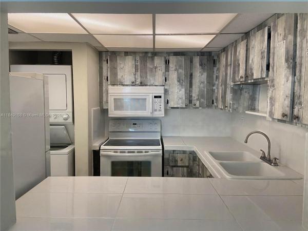 Samari Lake East, 10090 NW 80th Ct #1330, Hialeah Gardens, Florida 33016, image 2