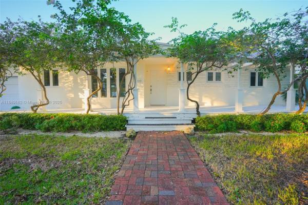 Tropical Isle Homes, 355 Redwood Ln, Key Biscayne, Florida 33149, image 1