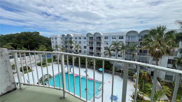 486 NW 165th St Rd #B-606, Unincorporated Dade County, Florida 33169, image 1