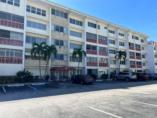 Gulfstream Garden, 215 SE 3rd Ave #403A, Hallandale Beach, Florida 33009, image 1