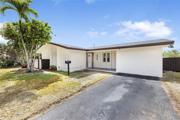 10520 SW 160th St, Unincorporated Dade County, Florida 33157, image 1