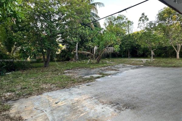 Sunkist Grove, 1075 NW 124th St, North Miami, Florida 33168, image 2