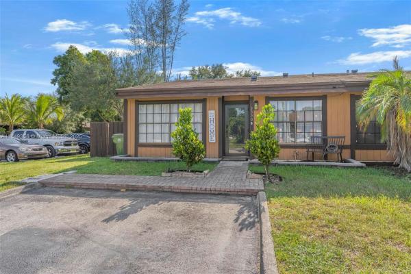 Cedarwoods At Pembroke Lakes, 2330 Croton Ct, Pembroke Pines, Florida 33026, image 1