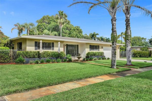 Plantation Gardens, 821 Oleander Dr, Plantation, Florida 33317, image 2