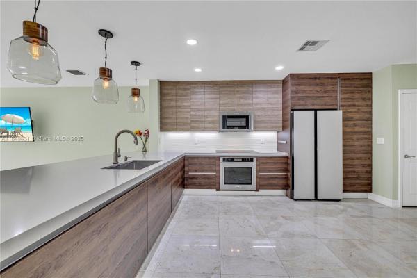 The Oaks At Hidden Harbour, 4424 Hidden Harbour Ter, Dania Beach, Florida 33312, image 2