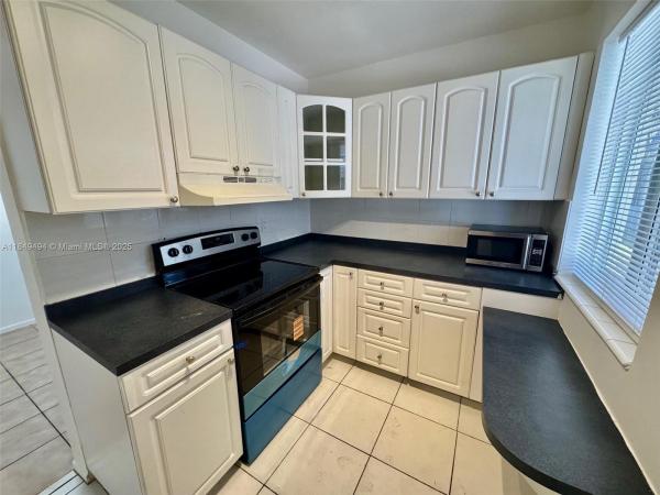 Emerald Isle Villa, 2380 Diana Dr #02, Hallandale Beach, Florida 33009, image 1