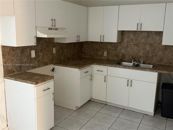 Kings Gardens, 4479 NW 185th St #4479, Miami Gardens, Florida 33055, image 1