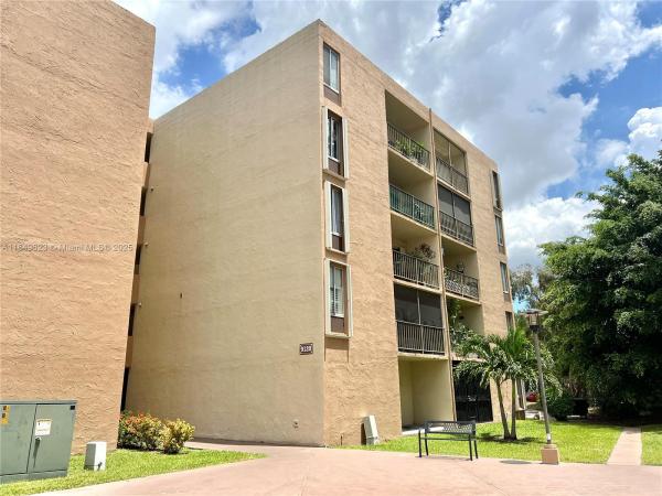 Parkside, 9120 Fontainebleau Blvd #404, Fountainebleau, Florida 33172, image 3