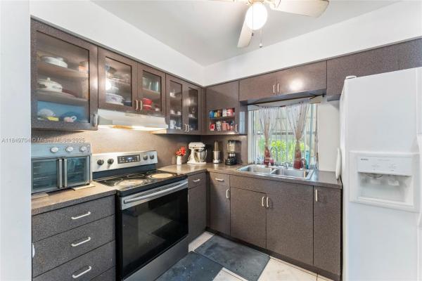 17140 NW Miami Ct, Miami, Florida 33169, image 1