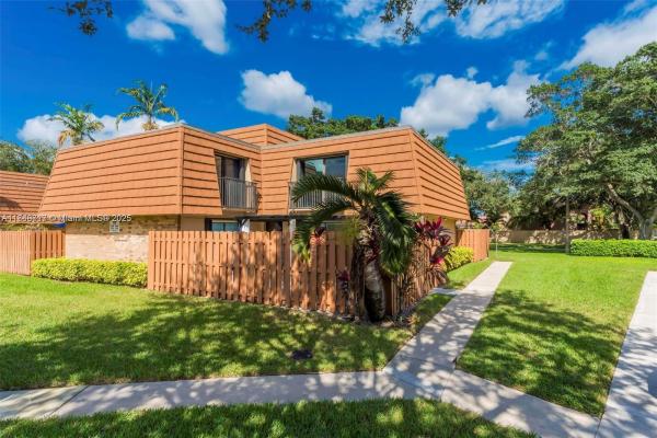 Camelot Gardens, 2551 Camelot Ct #106, Cooper City, Florida 33026, image 1