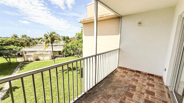 1450 NE 191 St 404, Unincorporated Dade County, Florida 33179, image 1