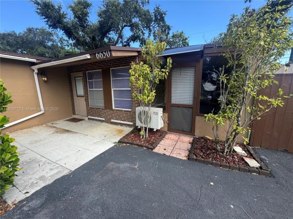 Palm Lane Villa, 6650 Douglas St, Hollywood, Florida 33024, image 1