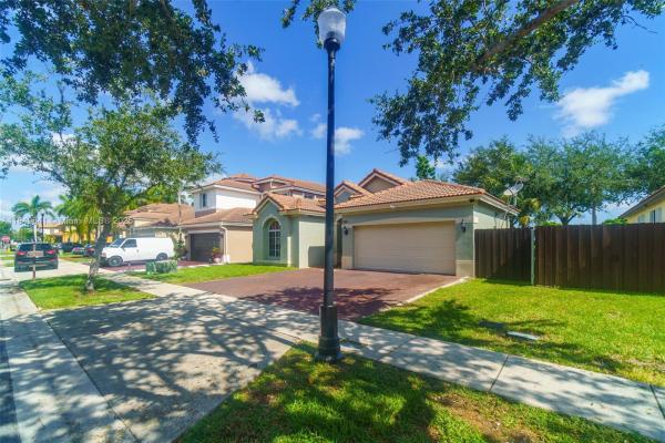 Ventanas At Homestead, 2219 SE 1st St, Homestead, Florida 33033, image 2