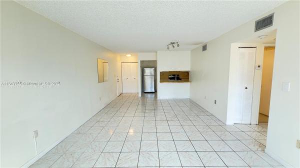 West Lake Village, 460 W Park Dr #106, Fountainebleau, Florida 33172, image 3