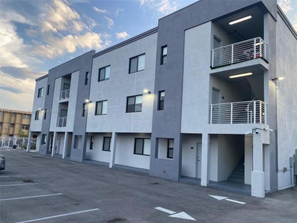 Los Molinos, 423 E 27th St #203, Hialeah, Florida 33013, image 1