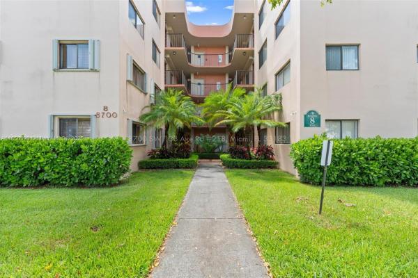 8700 SW 133 Avenue Rd 218, Unincorporated Dade County, Florida 33183, image 1