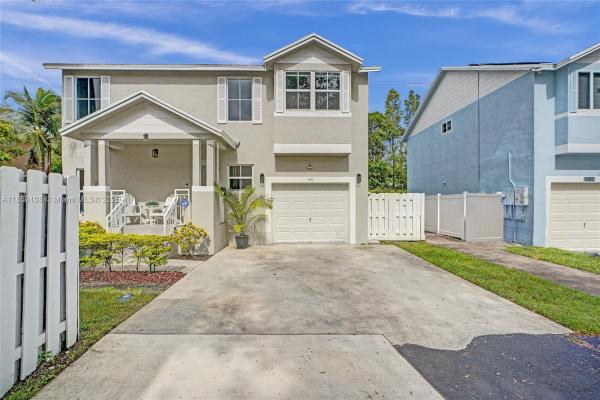 Charleston In The Pines, 470 NW 102nd Ter, Pembroke Pines, Florida 33026, image 1