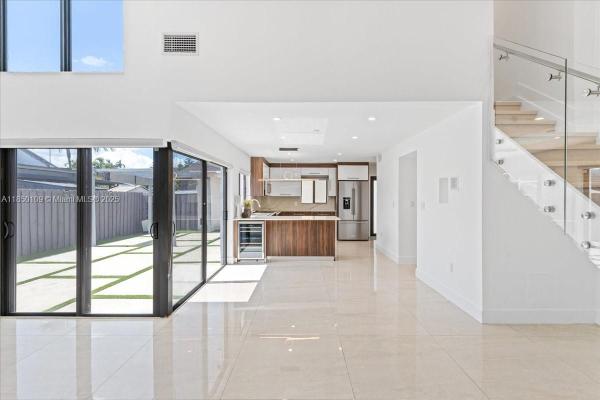 Fontainebleau Park West Villas, 970 NW 106th Avenue Cir, Fountainebleau, Florida 33172, image 3