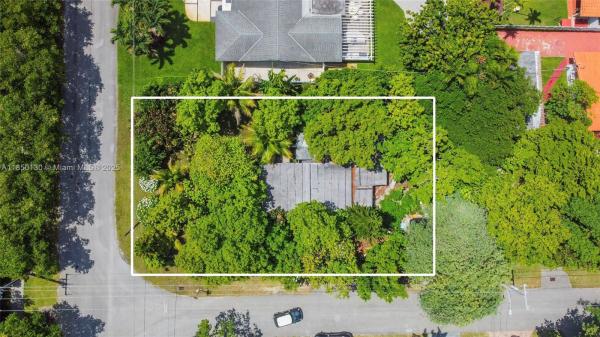 Coral Villas, 6256 SW 32nd St, Coral Terrace, Florida 33155, image 2