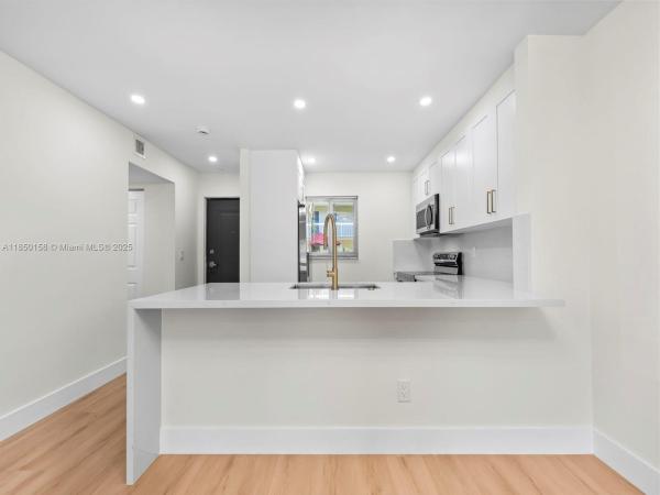 Village Of Kings Creek, 7850 Camino Real #O-116, Glenvar Heights, Florida 33143, image 2
