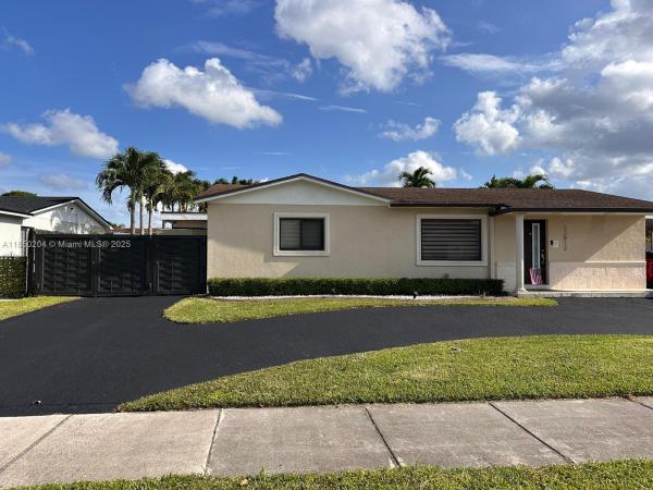 Royale Green, 12812 SW 47th Ter, Kendale Lakes, Florida 33175, image 2