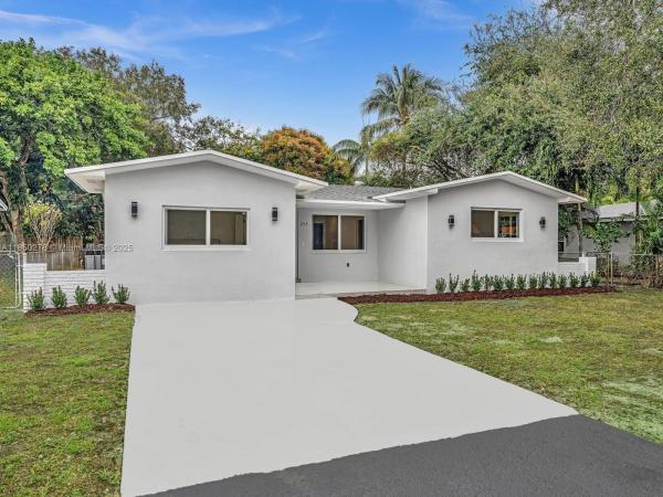 255 NE 164th St, Miami, Florida 33162, image 1