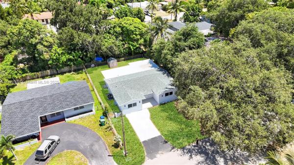 Fulford Highlands, 255 NE 164th St, Golden Glades, Florida 33162, image 2