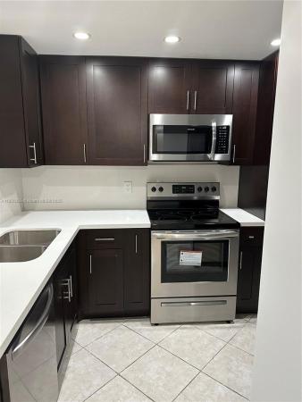 658 NE 195th St, Miami, Florida 33179, image 1