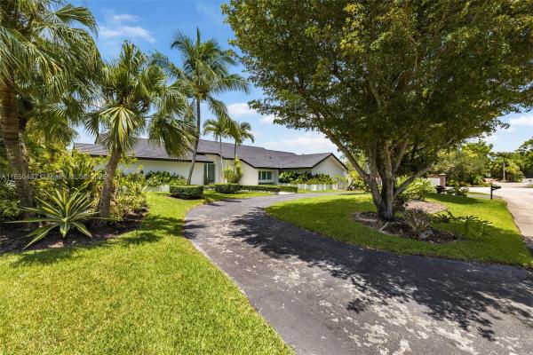 Galloway Glen, 10404 SW 87th Ct, Kendall, Florida 33176, image 2