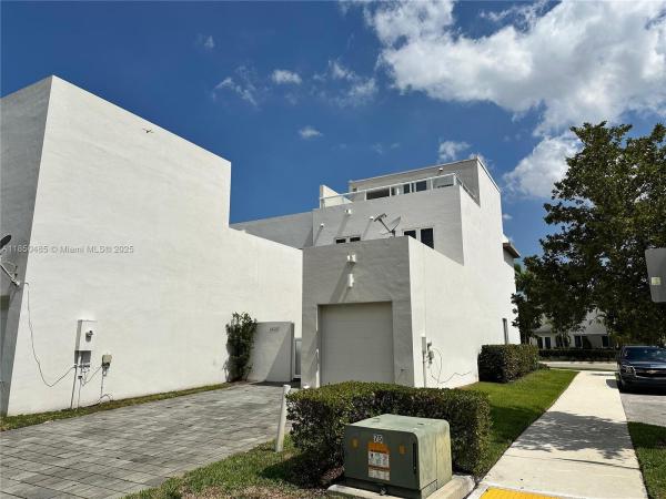 Landmark At Doral, 10362 NW 66th St, Doral, Florida 33178, image 2