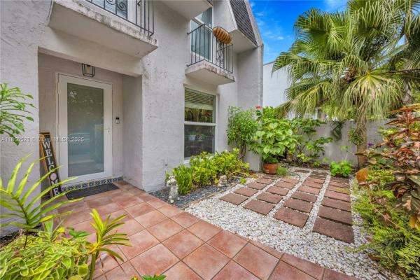 Cherry Grove Townhouses West, 9751 SW 92nd Ter, Kendall, Florida 33176, image 3